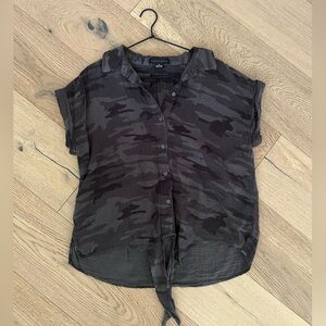 Sanctuary green camouflage top tie front button down blouse